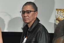 監督の三池崇史。