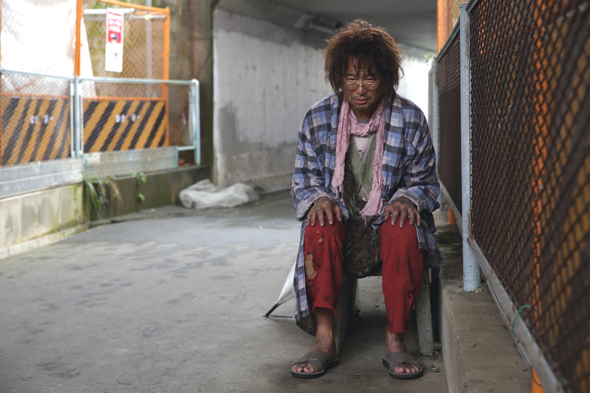 船越英一郎演じるホームレス・宇野。 (c)福満しげゆき・講談社／映画「ヒーローマニア-生活-」製作委員会