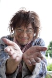 船越英一郎演じるホームレス・宇野。 (c)福満しげゆき・講談社/映画「ヒーローマニア-生活-」製作委員会