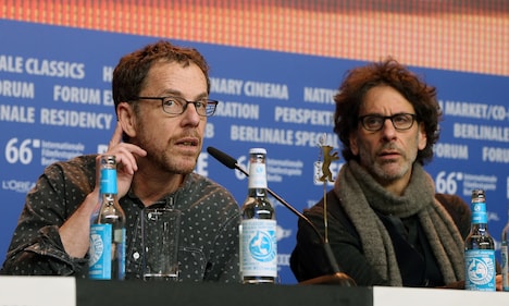 「ヘイル、シーザー！」ベルリン国際映画祭での記者会見に参加したイーサン・コーエン（左）、ジョエル・コーエン（右）。