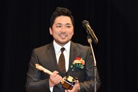 新人男優賞に輝いた篠原篤。