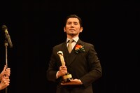 助演男優賞を受賞した本木雅弘。