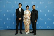 第66回ベルリン国際映画祭より、フォトコールの様子。左から西島秀俊、竹内結子、香川照之。