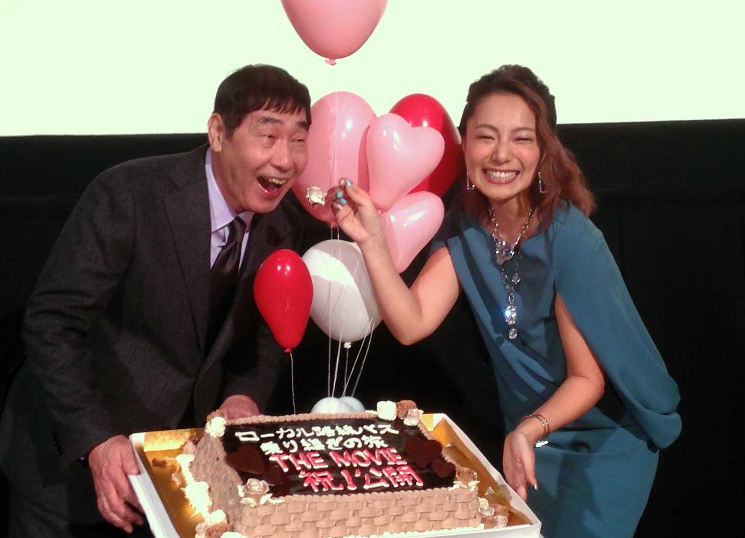 「ローカル路線バス乗り継ぎの旅 THE MOVIE」初日舞台挨拶の様子。左から蛭子能収、三船美佳。