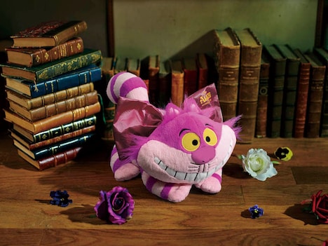 「一番くじ 不思議の国のアリス」A賞 チェシャ猫ぬいぐるみのイメージ。