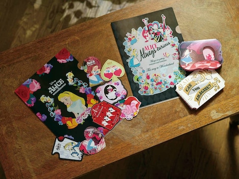 「一番くじ 不思議の国のアリス」G賞 ステーショナリーセットのイメージ。