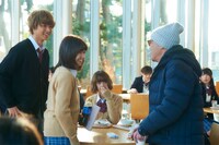 映画「オオカミ少女と黒王子」のメイキングカット。