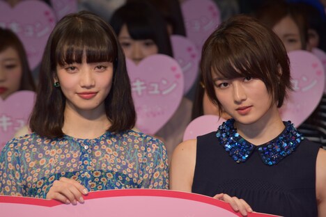 左から小松菜奈、高月彩良。