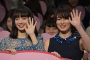 左から小松菜奈、高月彩良。