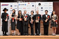 第70回毎日映画コンクール表彰式の様子。