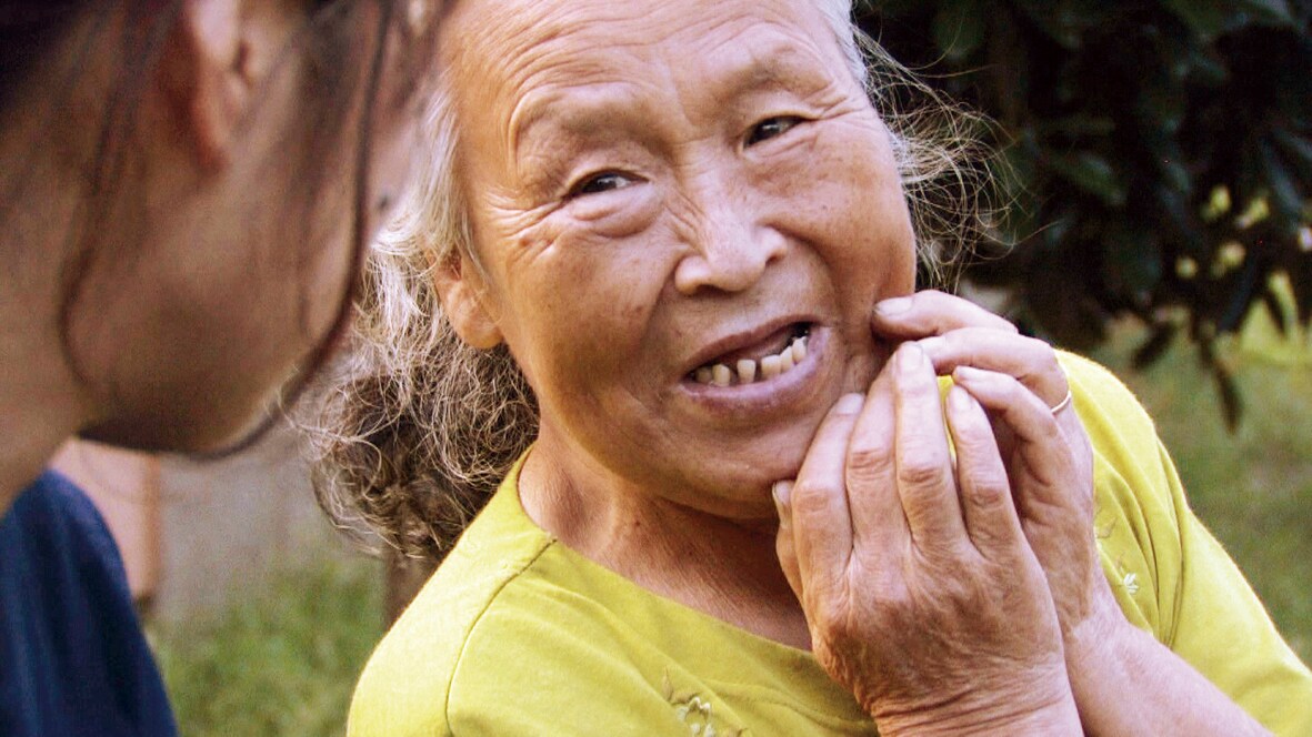 単身高齢者たちのエネルギッシュな日常を映すドキュメンタリー「桜の樹の下」