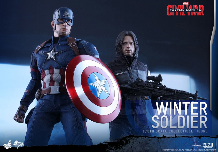 【ムービー・マスターピース】「シビル・ウォー／キャプテン・アメリカ」1/6スケールフィギュアよりキャプテン・アメリカ（左）とウィンター・ソルジャー（右）。
