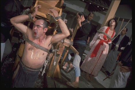 「徳川女刑罰絵巻・牛裂きの刑」 (c)東映