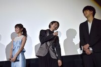 竹内涼真からわざと違う役名で呼ばれ、悔しがる木ノ本嶺浩（中央）。