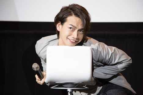 「ライチ☆光クラブ」劇中場面を再現し、爆笑をさらう池田純矢。