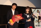 橋本環奈が冬仕様の制服姿を披露、「セーラー服と機関銃」名古屋舞台挨拶