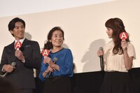 左から要潤、倍賞美津子、多部未華子。