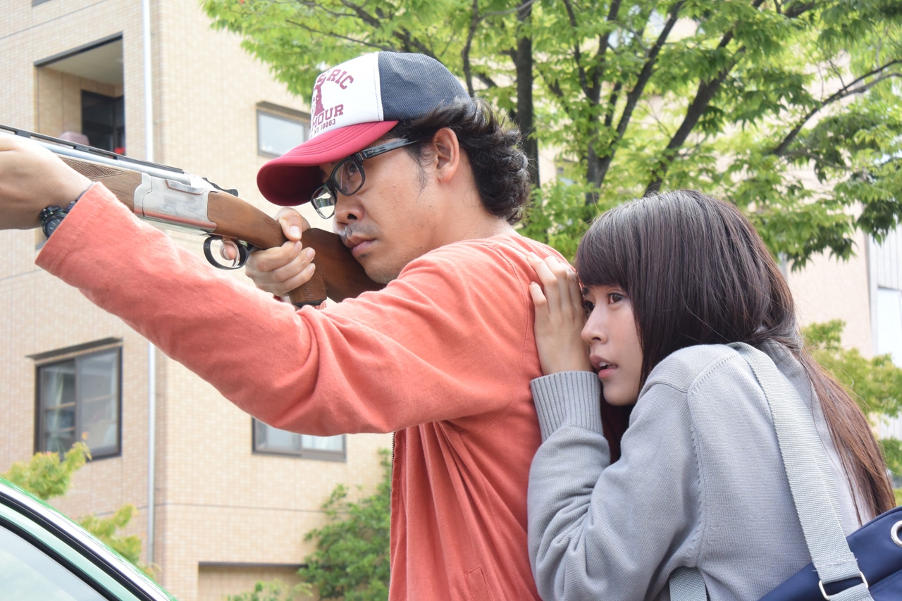 映画「アイアムアヒーロー」より。