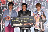 「仮面ライダー45周年記念 仮面ライダー バトライド・ウォー 創生 プレミアム発表会」の様子。左から細川茂樹、藤岡弘、、西銘駿。