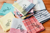 中川政七商店のコラボ商品。Mottaリネンハンカチ。(c)Peanuts Worldwide LLC