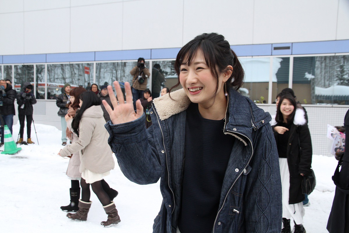 歓迎セレモニーに出席した武田梨奈。