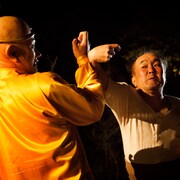 「珍遊記」温水洋一扮する最強の酔いどれ武闘家・中村泰造の劇中カット一挙公開