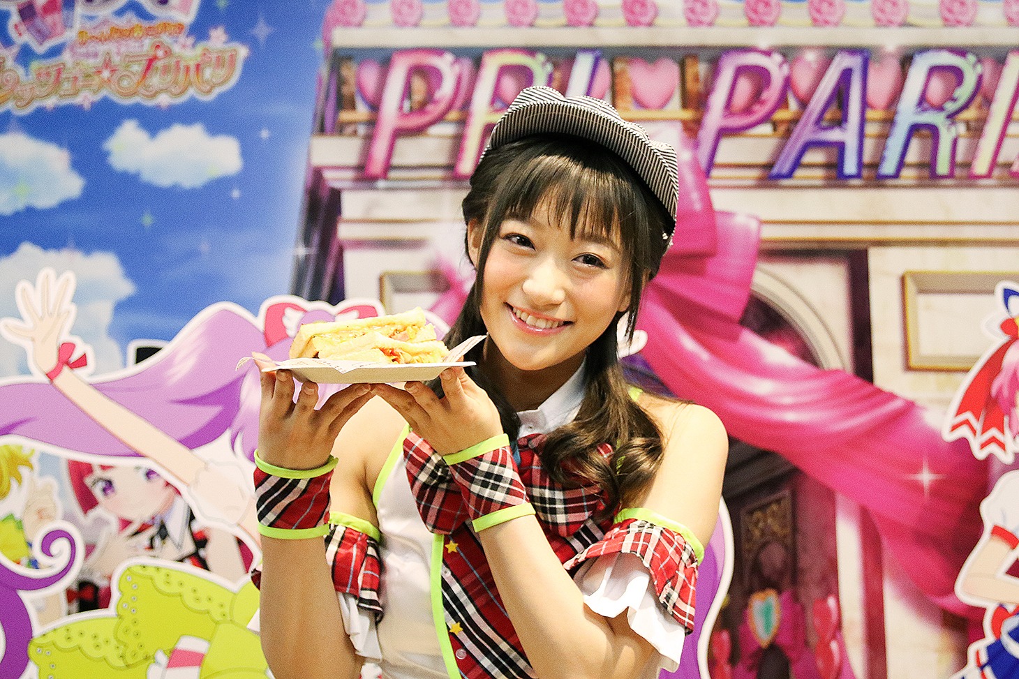 プリパリカフェの1日店長を務めた茜屋日海夏。