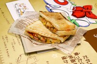 茜屋日海夏が考案したメニュー、「カラフル！かしこま！クロックムッシュ」。