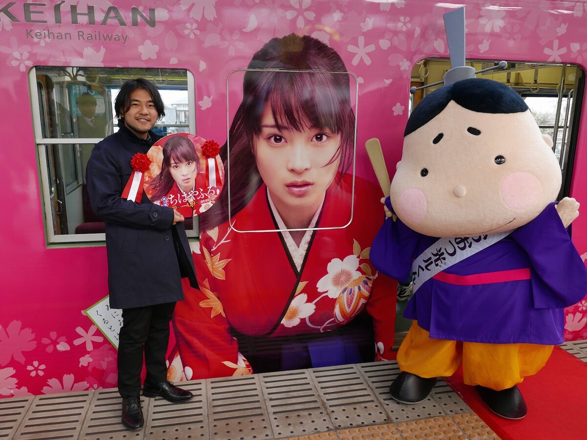 広瀬すず主演 ちはやふる ラッピング電車 かるたの聖地 滋賀県大津市を運行 映画ナタリー
