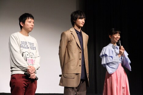 「ドロメ【男子篇】」舞台挨拶の様子。左から内藤瑛亮、小関裕太、森川葵。