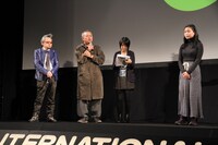 「STOP」の舞台挨拶に登壇したキム・ギドク（左から2番目）と合アレン（右端）。