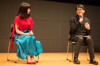 左から二階堂ふみ、穂村弘。