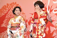 左から上白石萌音、広瀬すず。