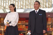 左から中嶋朋子、林家正蔵。