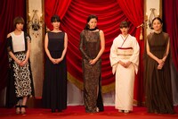 左から夏帆、黒木華、長澤まさみ、満島ひかり、吉田羊。