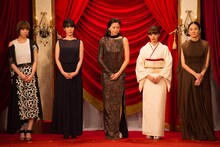 左から夏帆、黒木華、長澤まさみ、満島ひかり、吉田羊。