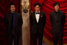 左から内野聖陽、大泉洋、佐藤浩市。