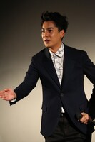 江頭2:50のモノマネを披露する大野拓朗。