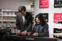 左から齋藤優一郎、高木正勝。