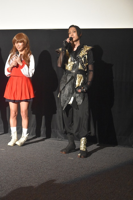 左から佐藤聖羅、玉城裕規。