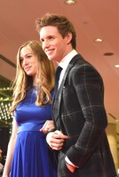 エディ・レッドメイン（右）と妻のハンナ・バグショー（左）。