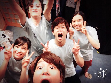 「チームちはやふる思い出クリアファイル」に収められるオフショットの一例。