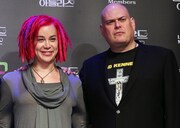 左からラナ・ウォシャウスキー、アンディ（現リリー）・ウォシャウスキー。