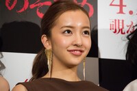 板野友美