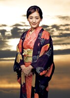 ユキ役の綾瀬はるか。