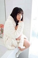 「夢の途中 橋本環奈 in 映画『セーラー服と機関銃 -卒業-』フォトブック」より。