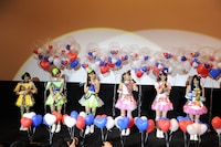 「プリパラ み～んなのあこがれ♪レッツゴー☆プリパリ」初日舞台挨拶より、左から若井友希、澁谷梓希、山北早紀、茜屋日海夏、芹澤優、久保田未夢。