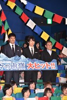 左から阿部寛、佐々木蔵之介、平山秀幸。