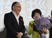 橋爪功（左）と吉行和子（右）。