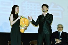 蒼井優（左）の印象を語る妻夫木聡（右）。